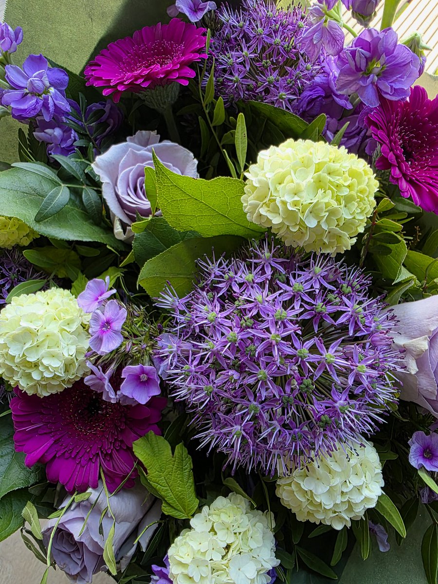 VVDLelystad's tweet photo. Wij wensen alle moeders in @gem_Lelystad een hele fijne #Moederdag. ⚘️ Maak er een mooie dag van! 🌸 #verwennen #moeders #Lelystad https://t.co/UE22QRVXCy