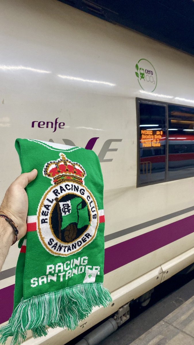 JaimeGlezM_'s tweet photo. 📍Barcelona 🔜 @CDLeganes 

“Una ilusión nos persigue” 💭💚

@realracingclub 

#LeganesRacing https://t.co/mMJak3o2bF