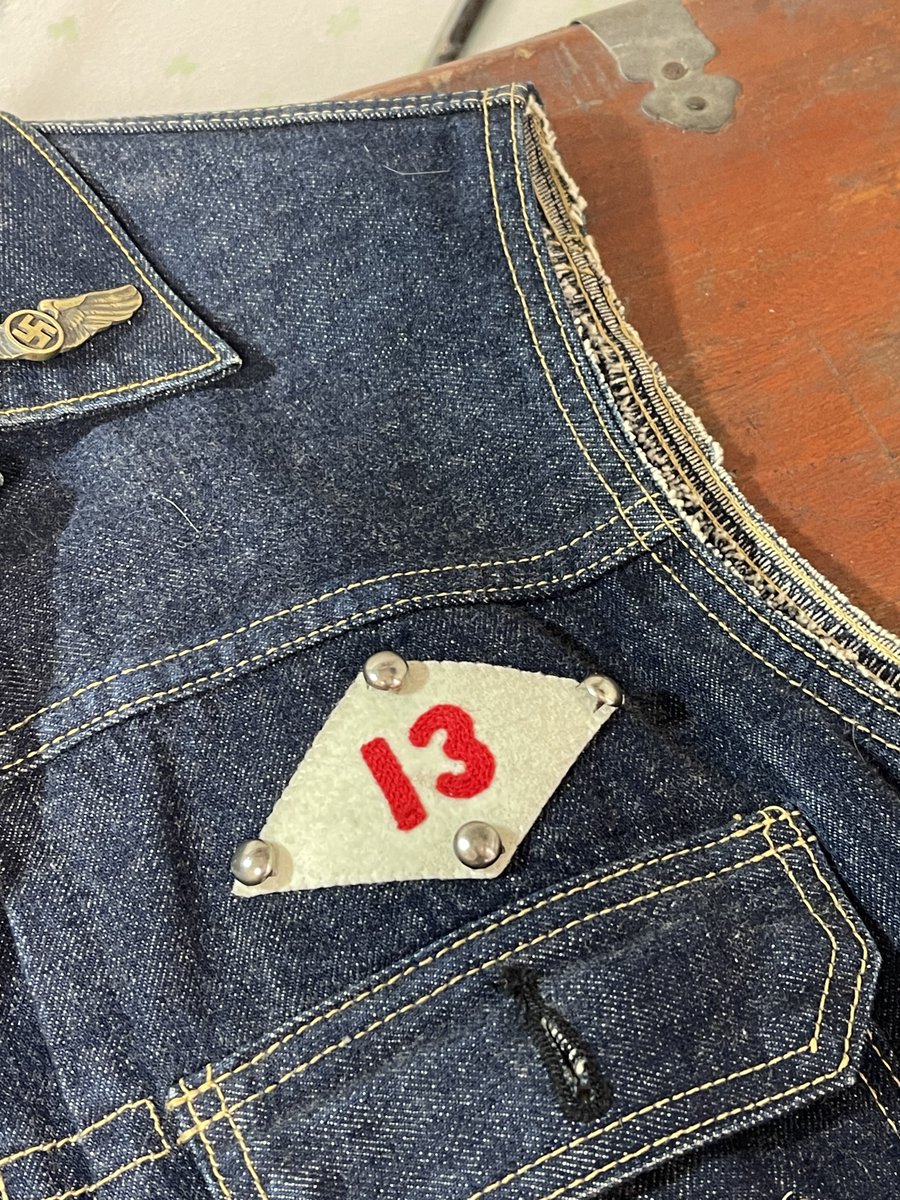 po_tokyo's tweet photo. リーバイス2ndモデルGベストカスタム

今回は20年以上前に
原宿のブティック竹の子で買った
スタッズの移植
いっぱい付けちゃうとパンクスみたいになっちゃうのでこのくらいでよろしいかと
マイルドだろー？
#大人のDIY #choper #shovelhead https://t.co/YpSaG38Nnm
