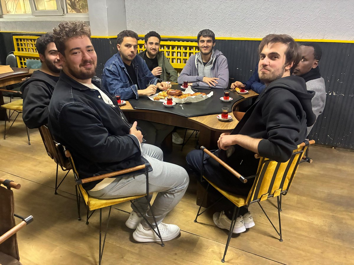 iucagd's tweet photo. Üniversiteli kardeşlerimizle çay buluşmamızı gerçekleştirdik. https://t.co/uf5sBktdK5