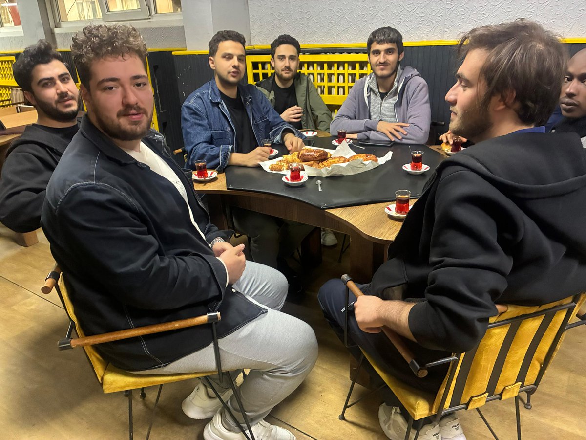 iucagd's tweet photo. Üniversiteli kardeşlerimizle çay buluşmamızı gerçekleştirdik. https://t.co/uf5sBktdK5