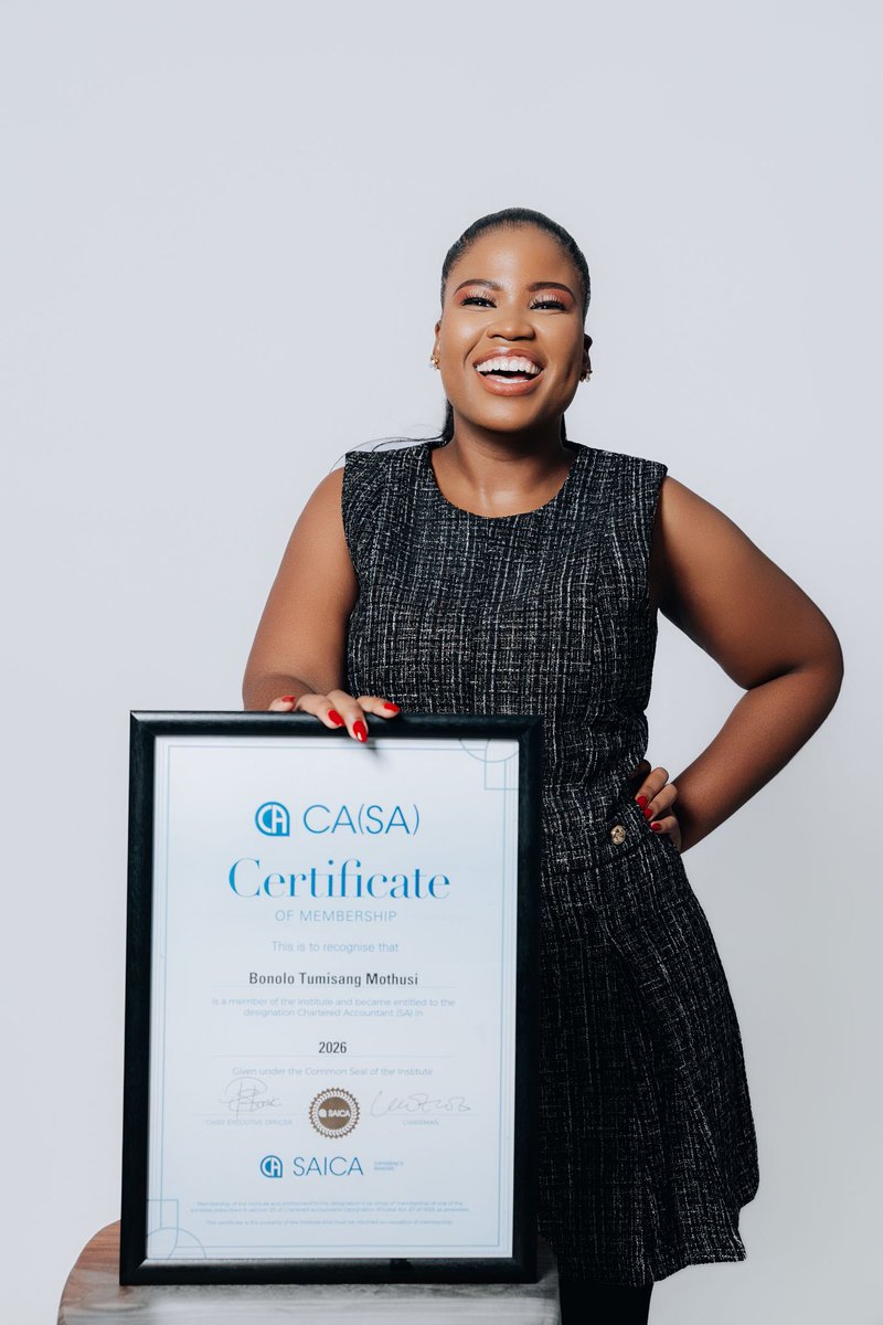 noozle_m's tweet photo. I know I’ve been off but man God has been showing off in my life 🥹 I wanted to come here and say to that little girl fighting for a better future, continue fighting!

A whole 24 year old CA(SA) and Master of Accounting. Lord thank you ❤️
See you at the top 🥂 https://t.co/JItuRfvFv8