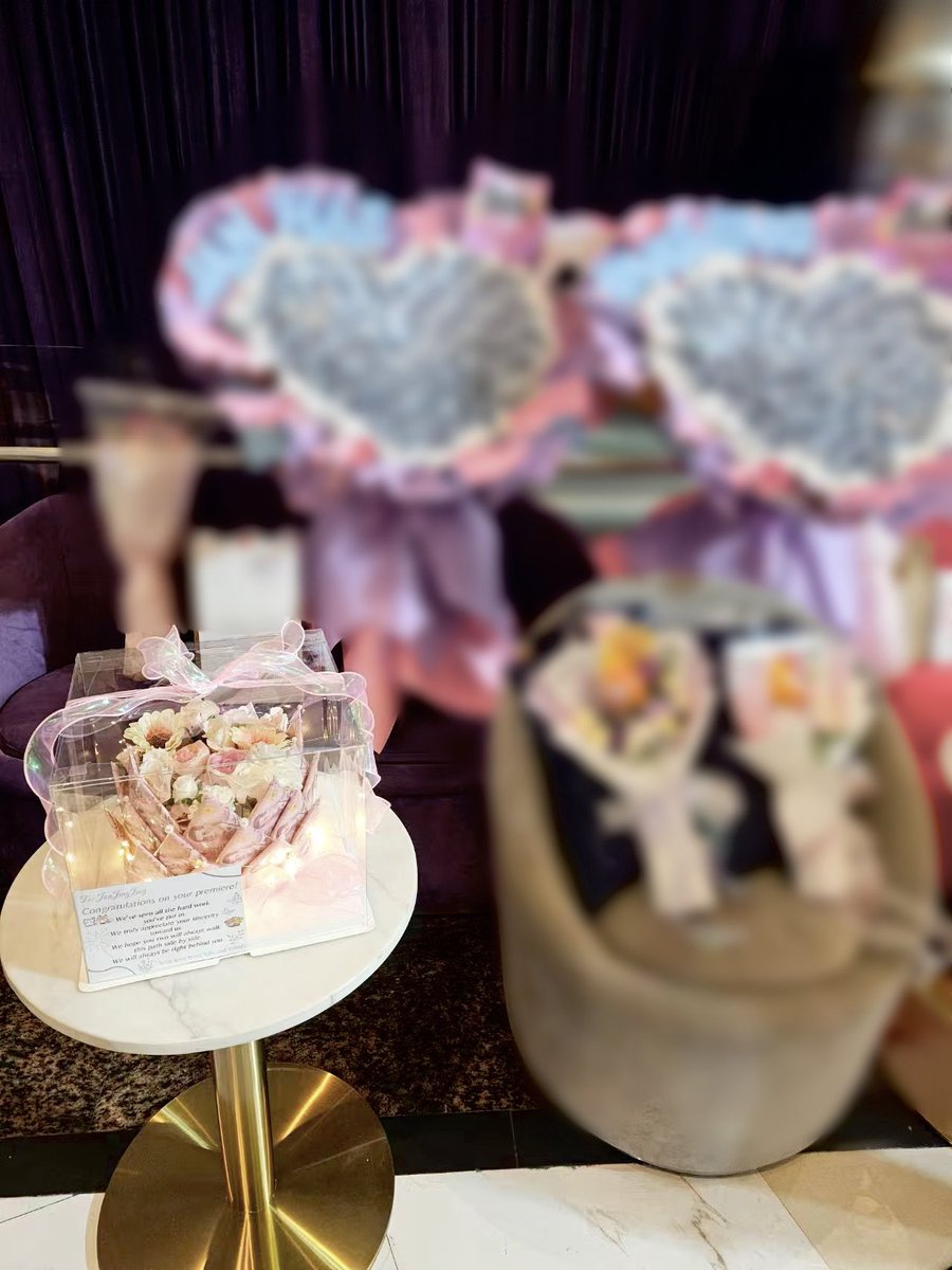Janxinyu's tweet photo. Happy Premiere! (Sorry I’m late 👉🏻👈🏻)
So sad I couldn’t come see you two due to some matters. 😿
So I’m sending flowers with my blessings instead.
Hope you both stay happy and keep getting better together!

EWB FIRST EP
#EnemiesWithBenefitsEP1
#JanJingjing https://t.co/mTEWhNOgD5