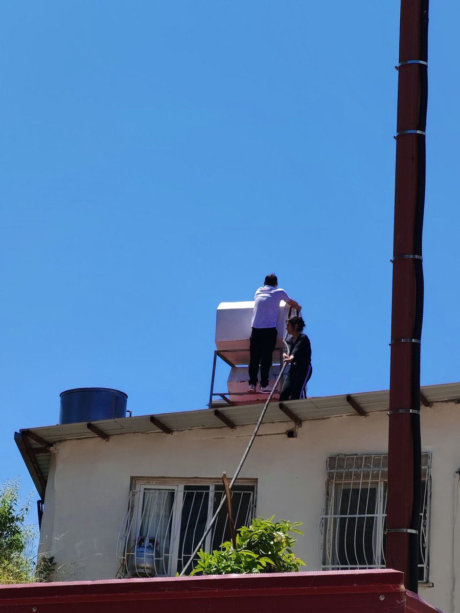 Hatay Dursunlu mahallesinde su kesintisinin 12. Günü bu kadar sürede mağma tabakasına ulaşılırdı ama biz de halen su yok #hatay