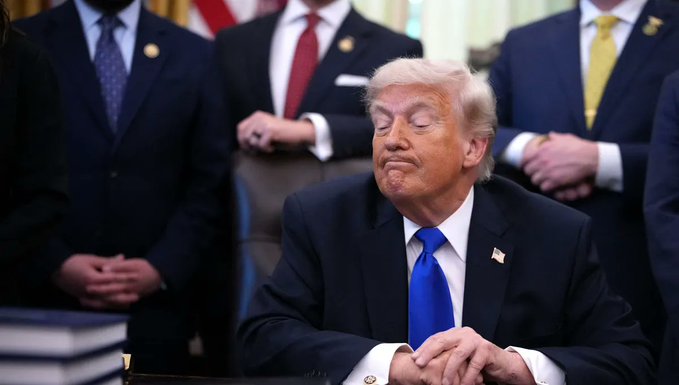 🔴 La corruption de Trump n'a jamais été aussi visible, ni aussi coûteuse pour les Américains. Un jet à 400 millions offert par le Qatar. 500 millions des Émirats quatre jours avant l'inauguration. 4 milliards de fortune personnelle gagnée en un an. Une conservatrice dans The