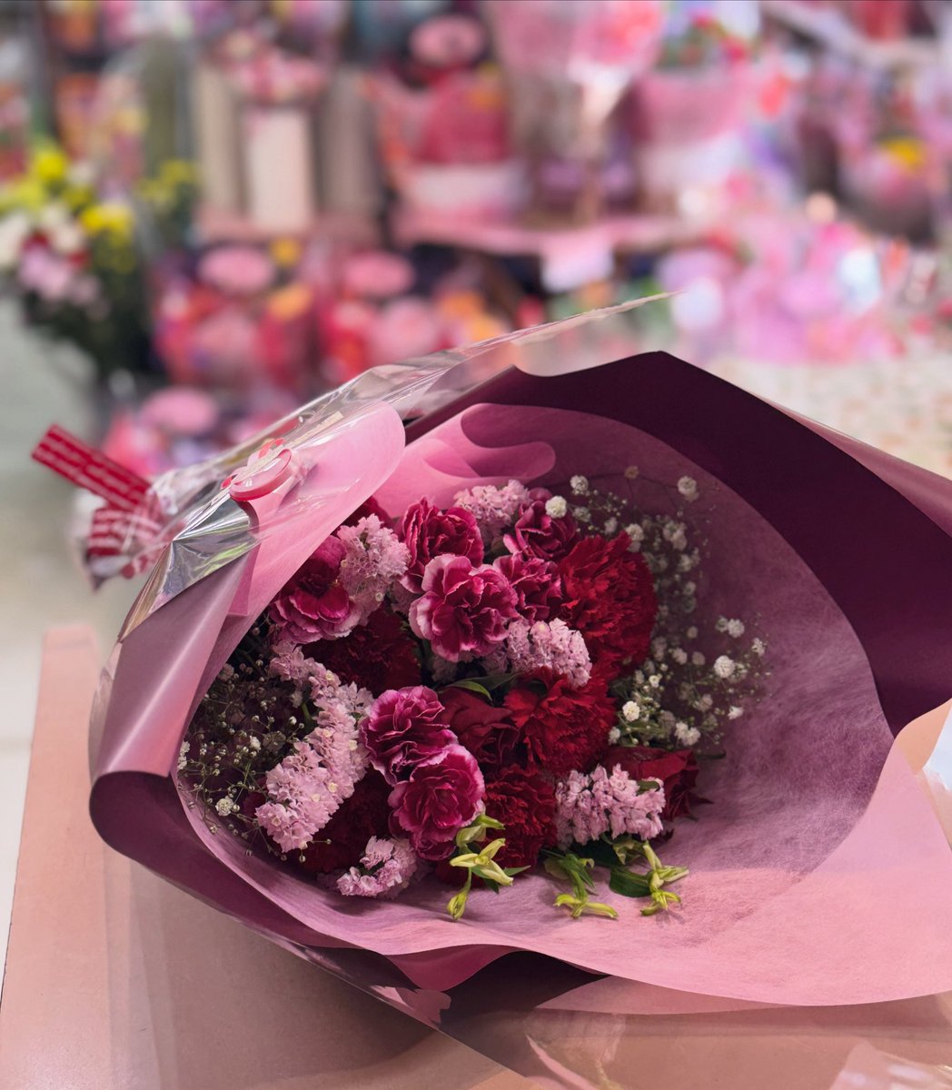 himawarikadan's tweet photo. 母の日カーネーションの花束💐 | Flowershopひまわり花壇 新潟市南区 白根 花屋
https://t.co/Hp38zLpu0G
#Amebaブログ #アメブロ #カーネーションの花束 https://t.co/bkOT23aIlX