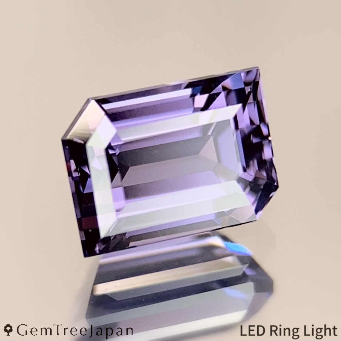 GemTree_Japan's tweet photo. Violetish Purple Spinel 1.070ct 
Madagascar

ヴァイオレットとパープルの煌めきにブルーファイアーがアクセントとなる、原石の形を活かしバゲットとオクタゴンを融合させ1ctをキープした一石。 https://t.co/BR3OQ3Lh4W