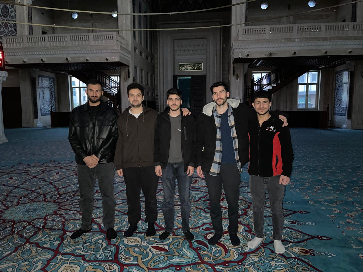 iucagd's tweet photo. Üniversiteli kardeşlerimizle Avcılar Merkez camiinde sabah namazı buluşmamızı gerçekleştirdik. Namazın ardından çay ikramımız oldu. https://t.co/QzE4FK6BYW