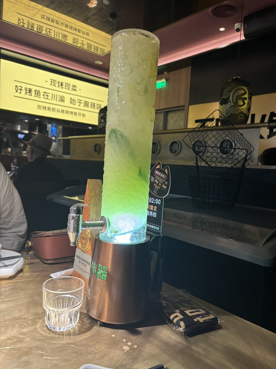 LanziiLove's tweet photo. 今天用之前存下来的钱给妈妈送了一束花
然后花了300多请妈妈去吃了烤匠ww

开心w https://t.co/rrxtHsu35M