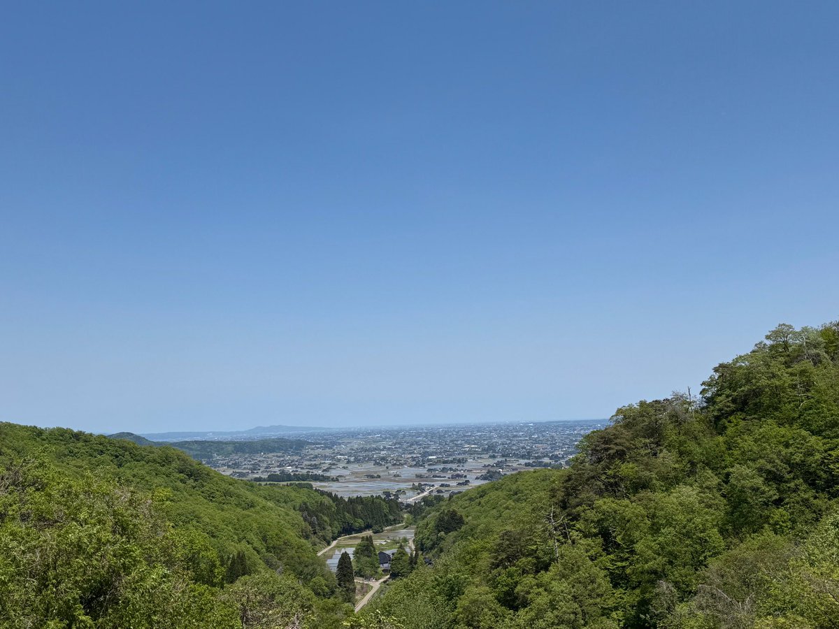 IOX_WALD's tweet photo. 快晴☀️
青空広がる砺波平野散居村🌈
BBQハウス横の幸運を呼ぶ展望スポット🩷
隠れ四つ葉のクローバーみつけてね🍀
ブランコに揺られて、ゆるやかな時間を😊👍
夜景🌃もキレイだよ😍✨
ご利用お待ちしております♪
#イオックスヴァルト #絶景 #BBQ #コテージ #南砺市 https://t.co/ODBjiTLKtS
