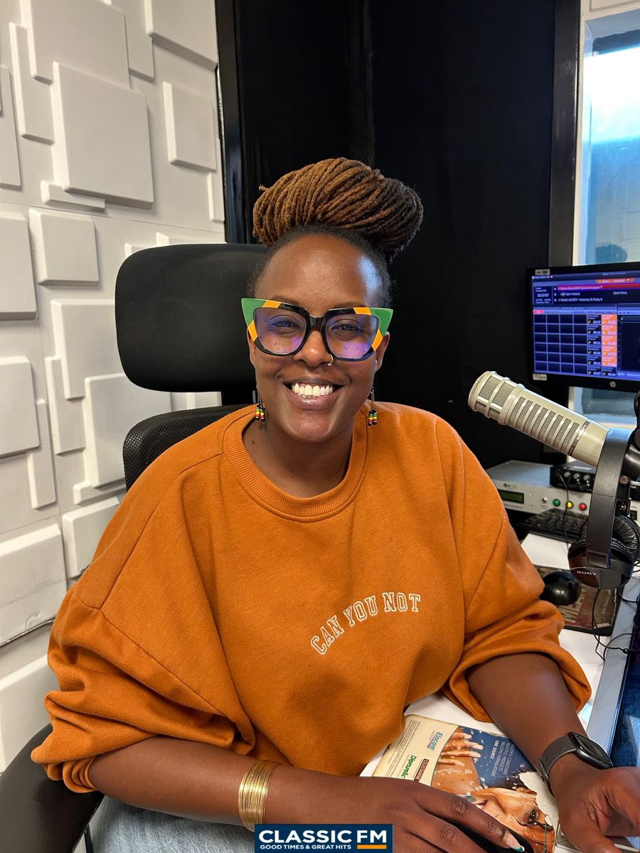 tarussongor's tweet photo. Guess who's back on her critically acclaimed show? The one and only, Brenda Obath..
Happy Mothers' Day, Mademoiselle..
@Classic105Kenya
@BrendaObath 
#RhythmAndBeats 
#NorthRiftLuxuryShuttles 
KIMILILI and beyond is locked and loaded https://t.co/z0ZuMugQFR