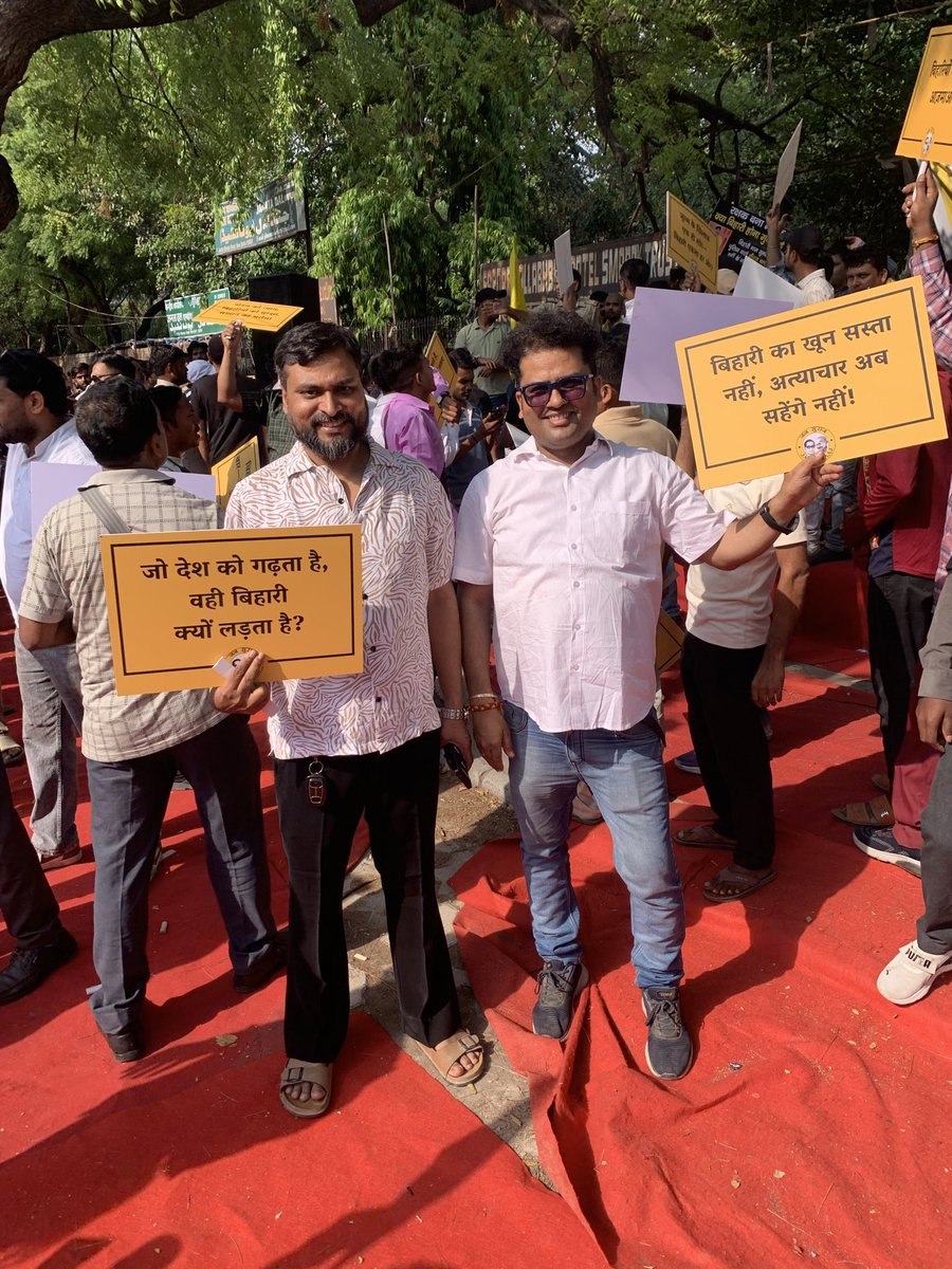 MurariMJha's tweet photo. पांडव कुमार की मौत को सिर्फ एक खबर बनाकर भूल जाना आसान है। कठिन काम है ऐसा बिहार बनाना जहां किसी युवा को दो वक्त की रोटी के लिए अपना घर छोड़ना ही न पड़े। #BihariLivesMatter
@MaithilAnup https://t.co/LCJ5GiGRGD