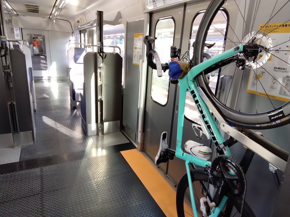Y7iyeTAaOJiB2DA's tweet photo. 鉄道について詳しくけど、BBBASEってあくまで房総バイシクルだから千葉の観光列車運用なのだね
富士ヒルの週とか他県に派遣できないものなのかね
サイクリストとしては最高すぎる列車なので、勿体なさすぎる😣サイクリングイベントで絶対需要あると思う
#BBBASE #ロードバイク #サイクリング https://t.co/lZexWu9snl