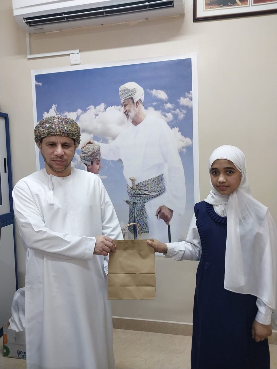 edugovbur7314's tweet photo. كرم الأستاذ
#ماجد_المعمرى طلبة الصف السادس الفائزين فى مسابقة الرياضيات. شكراً لكل من شارك واجتهد فى هذه المسابقة، فأنتم اليوم تصنعون مستقبلكم بخطى واثقة. تحت إشراف أستاذة مها النجار
#مدارس_البريمي #تعليمية_البريمي #تعلم_مستدام https://t.co/gmKwsmqsc3