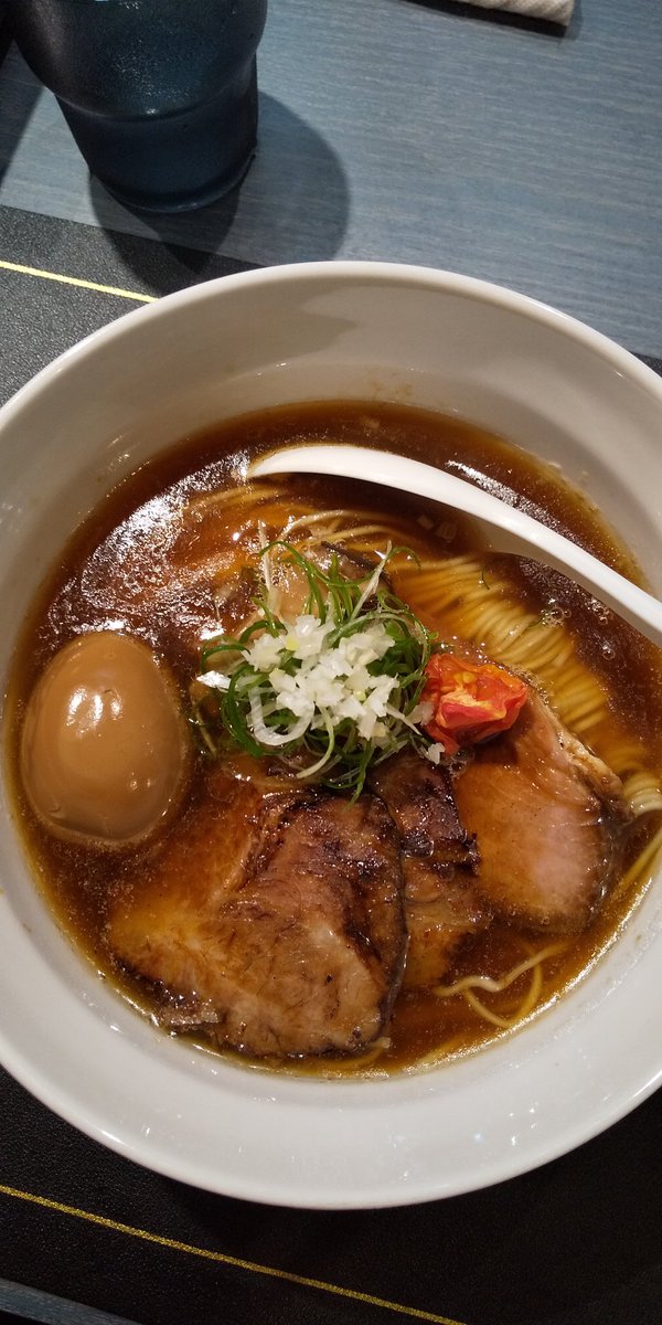 カラホローズ tweet media
