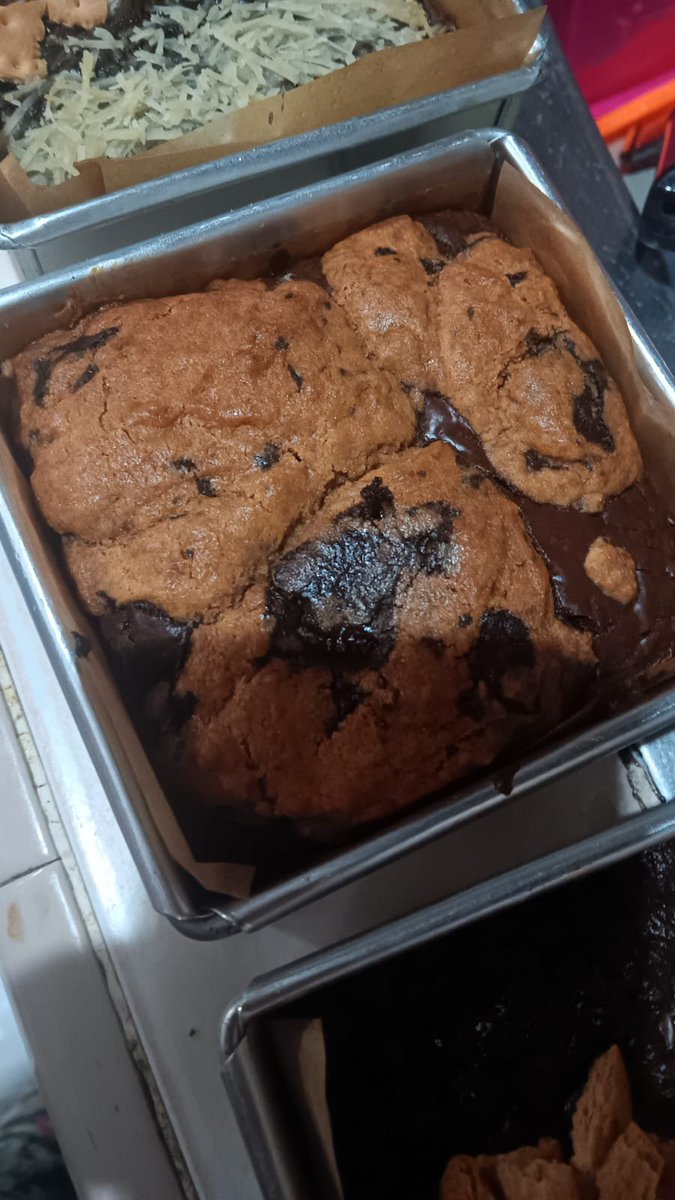 nocturnesphere's tweet photo. Aku~~ baru banget april lalu memulai, jualannya soft cookies, brownies (ori, chesse brownies, brookies), dan buko pandan! based on makassar mweheheheh ayo ramaikan guys https://t.co/qwtoDQlp17