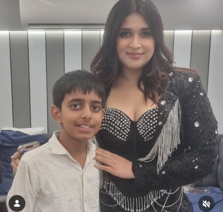 queen mannara tweet media