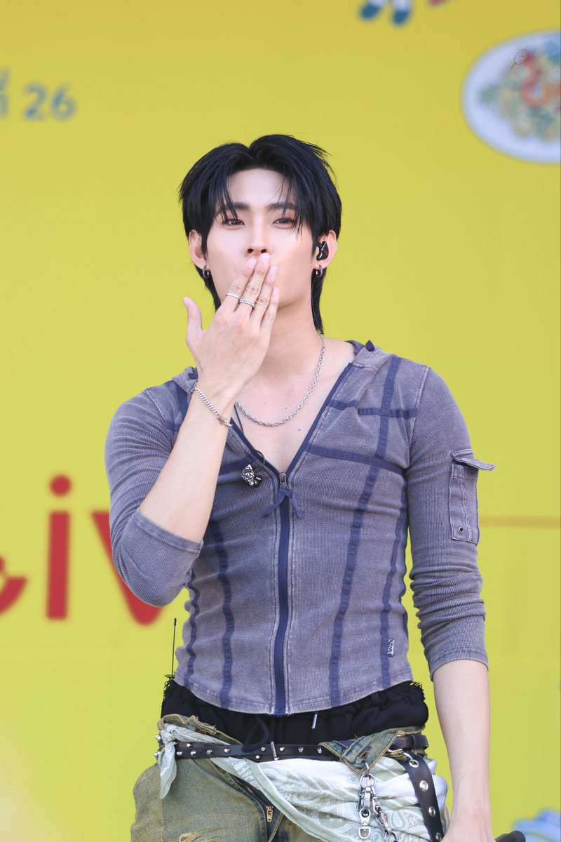 𝙗𝙡𝙪𝙚𝙘𝙖𝙣𝙙𝙮𝙛𝙡𝙤𝙨𝙨 . ˚◞♡ tweet media
