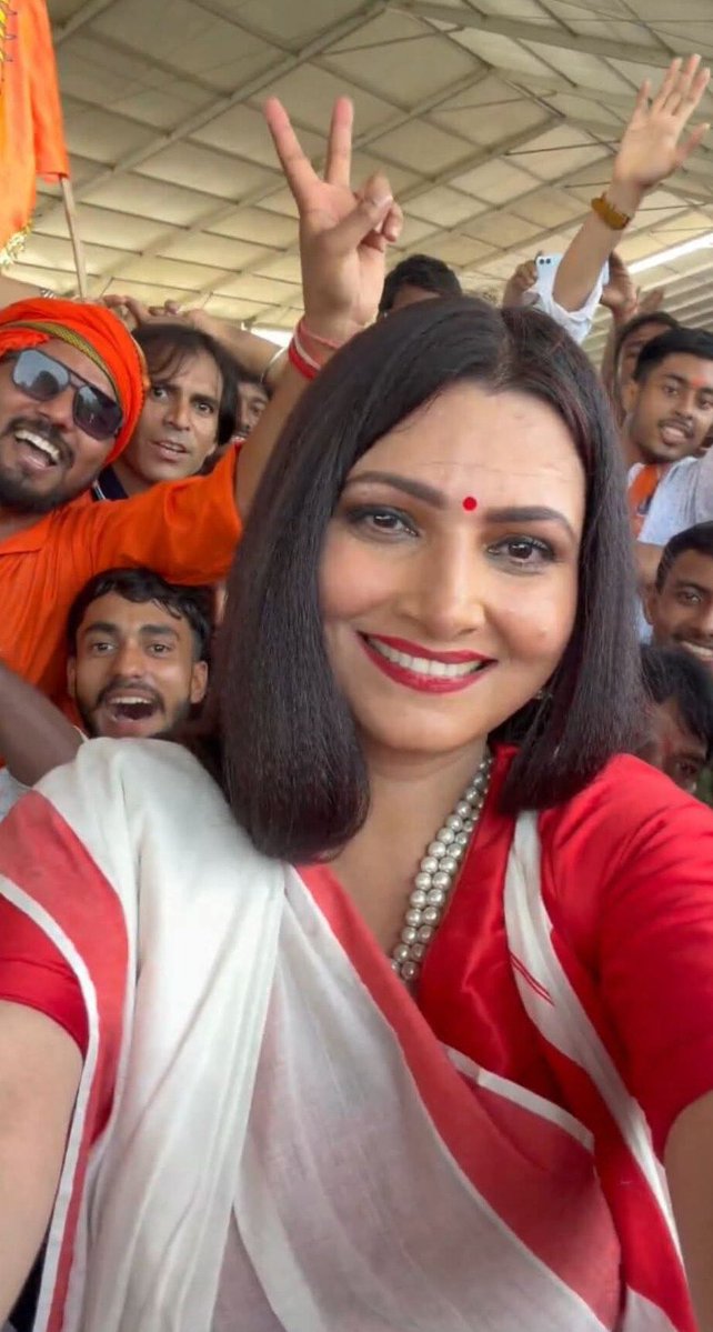 बंगाल CM शपथ समारोह में गोदी चाटुकारों को भी बुलाया गया है, आखिर चुनाव जीतने में इनका भी बड़ा योग जो है...
