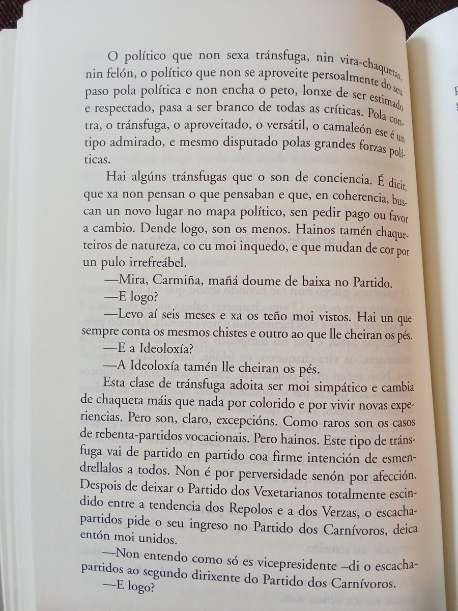 Loisperezdiaz's tweet photo. «A arte de cambiar de chaqueta» é un artigo escrito polo @manuelrivas.bsky.social no período 1990-92 para A Voz de Galicia e contido en «Unha espía no Reino de Galicia», de Xerais. Moi acaído nestes días de ignominia lucense. https://t.co/4iPCOC3uI4