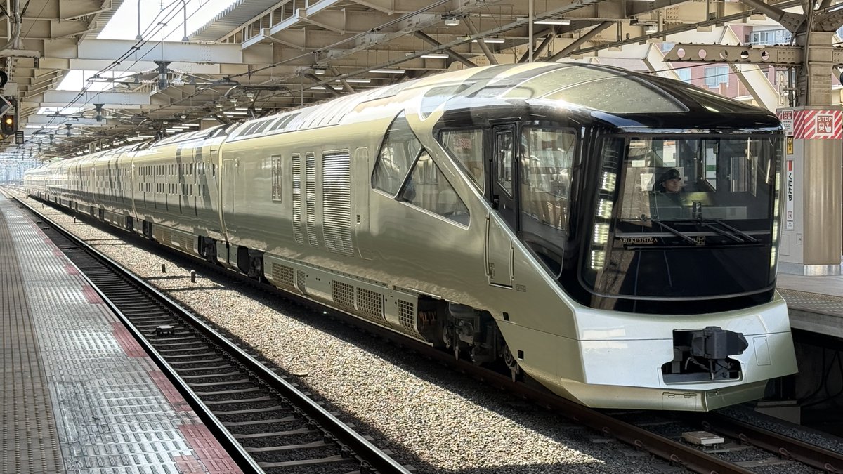 kimuchi583's tweet photo. 国立駅にて #四季島 https://t.co/lHlUahzAc2