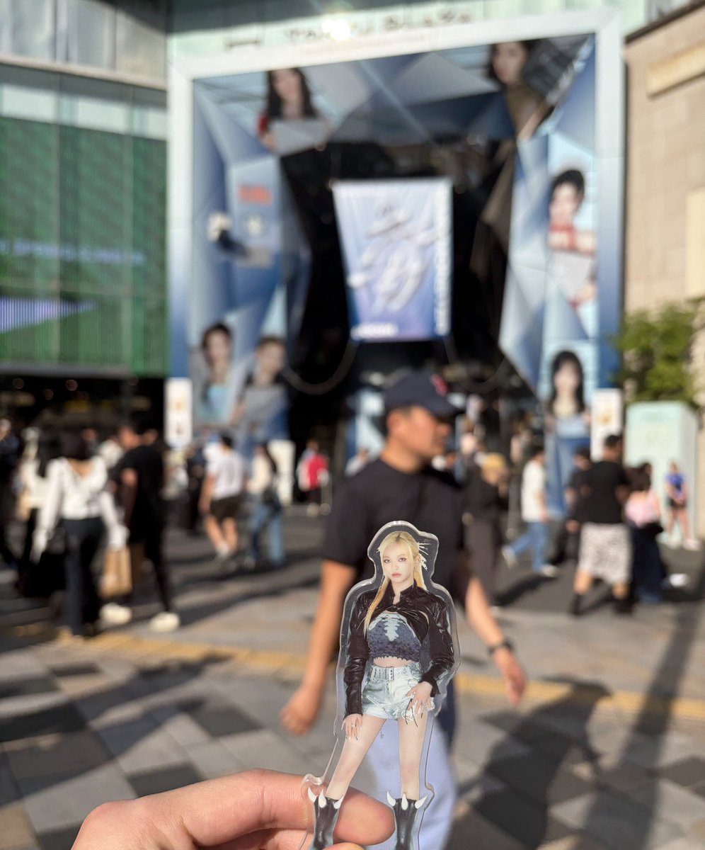 0907_ichizu's tweet photo. BABYMONSTER in原宿 CHIQUITAを添えて〜
 #BABYMONSTER   #CHIQUITA https://t.co/mNFs53rrCP