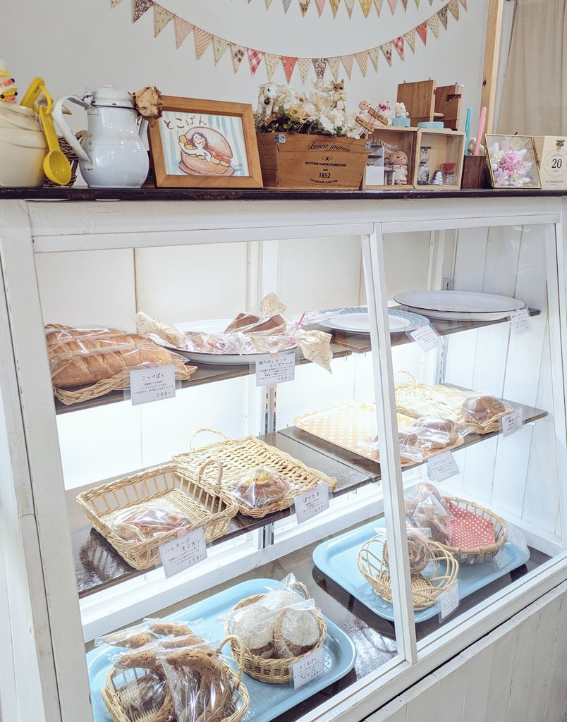 toco_pan's tweet photo. 今日はまだ色々揃ってますよ〜♪
いちごのブリオッシュ、瀬戸内レモンのチーズケーキもまだあります！
サイフォンコーヒー以外にカフェラテもできますよ♡
美味しいパンとコーヒーでほっこりして下さいね♪
ご来店お待ちしてます😊♡ https://t.co/HPdNHeZdC1
