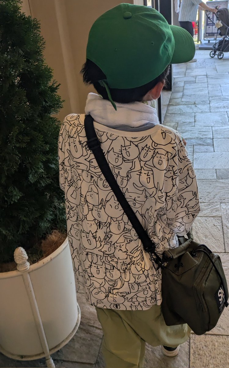 otanko_world's tweet photo. アルカラ
ライブハウスなかなか行けなくなってしまって。フェスしかなくて。
今日は子供のイヤーマフ忘れちゃって前にいたけど始まってすぐ後ろへ。
子供も付き合ってくれてありがとう。
アルカラにいつも元気もらってます🍀 https://t.co/ood5ELsizv