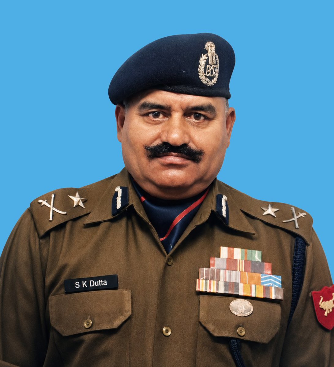 Newsofpmc's tweet photo. BSF के पूर्व आईजी एसके दत्ता जी का निधन, डीजी BSF और प्रहरी परिवार ने जताया गहरा शोक https://t.co/fNqGBvetIH