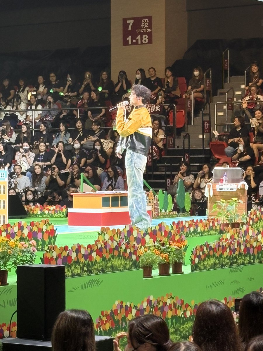 nyoy03's tweet photo. Hi MIRO! Garden Party 2026 AK回〜！
写真で見るより会場が狭い！
イベント中ずっと撮影して良いの初めてて新鮮！
生歌聞けて嬉しかった😭
AK格好良かった首長かった https://t.co/lemVIp8FYU