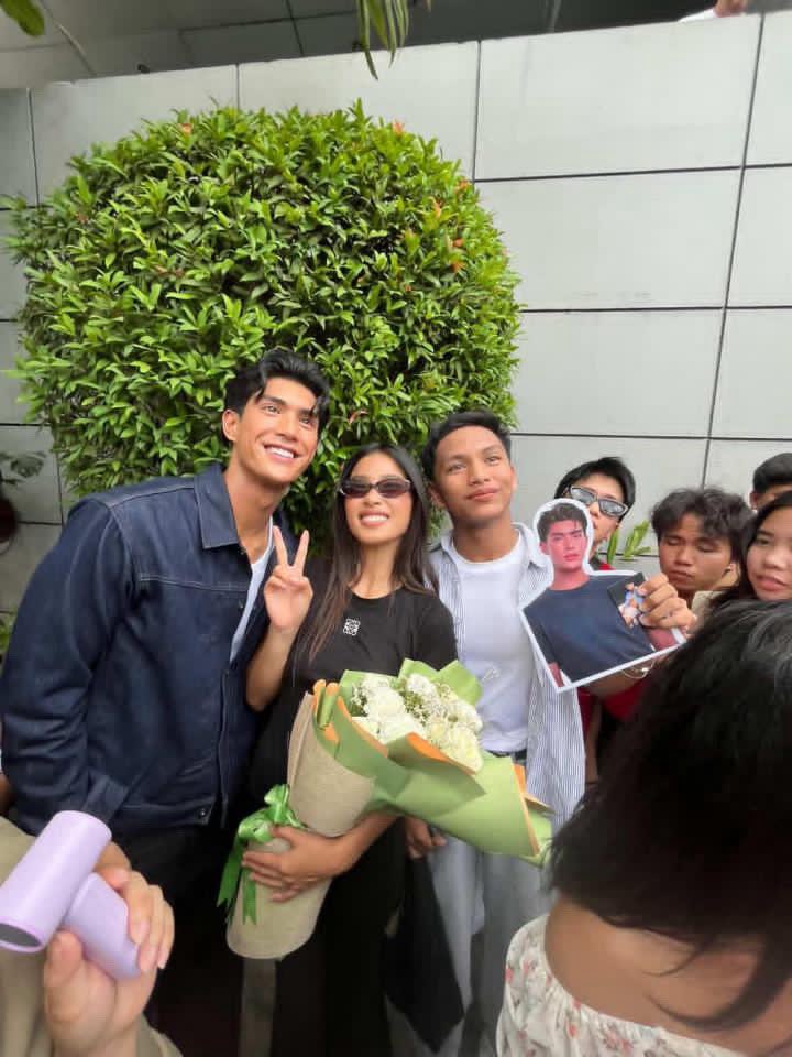 Yung hindi mapaghiwalay tong dalawang to, kaya yung fans nila magkasama na din hahaha. Tawag po sainyo Pangkat Colony? Hahahahahahaha.

#ShuveeEtrata | Shuvee Etrata