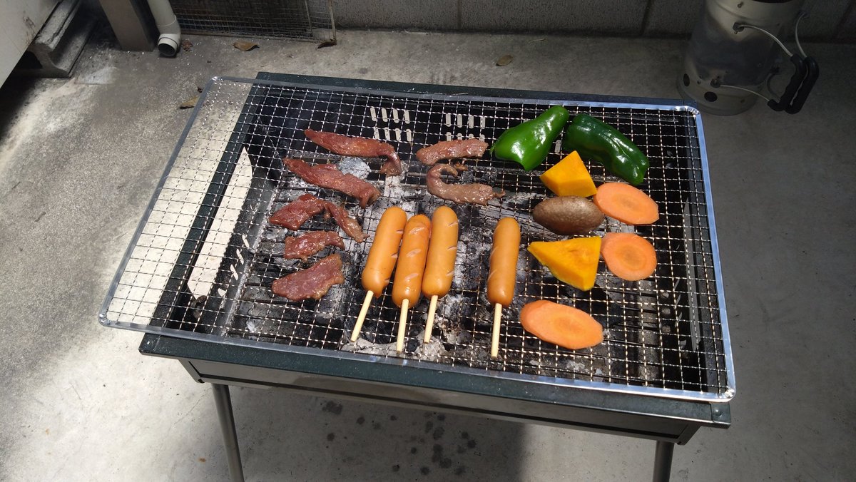 semimaru_1974's tweet photo. BBQのあと、鉄パンでひとり遊び。
贅沢な時間😇 https://t.co/cI6TsTTKQ2
