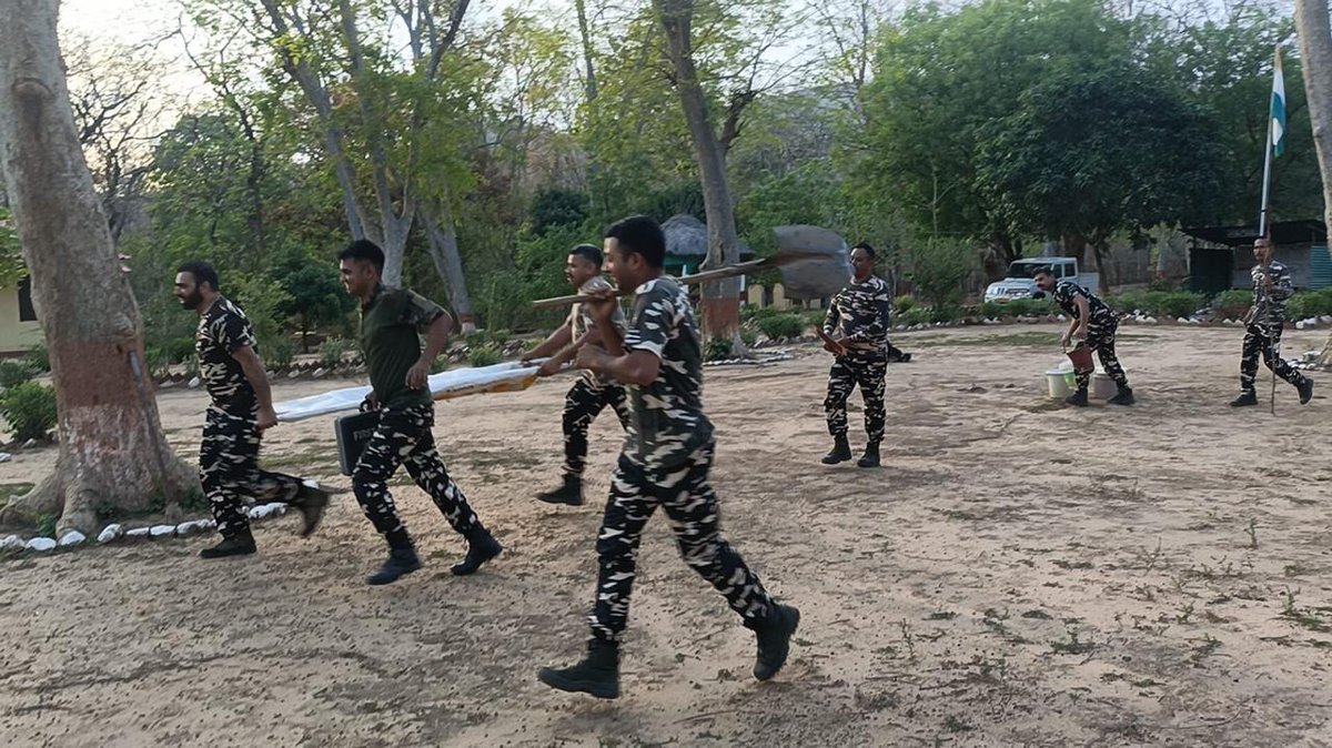 9BnSSB_INDIA's tweet photo. “सतर्कता, प्रशिक्षण और त्वरित कार्रवाई का समन्वय —हर आपदा से मुकाबले हेतु सदैव तैयार सशक्त बल।”
#SSB_INDIA
#SSBFTRLUCKNOW
#SSBSHQGKP
#FireFightingDrill
#DisasterPreparedness
#EmergencyResponse
#SafetyFirst
#TrainedForce
#NationFirst https://t.co/RhrVbPUBNs