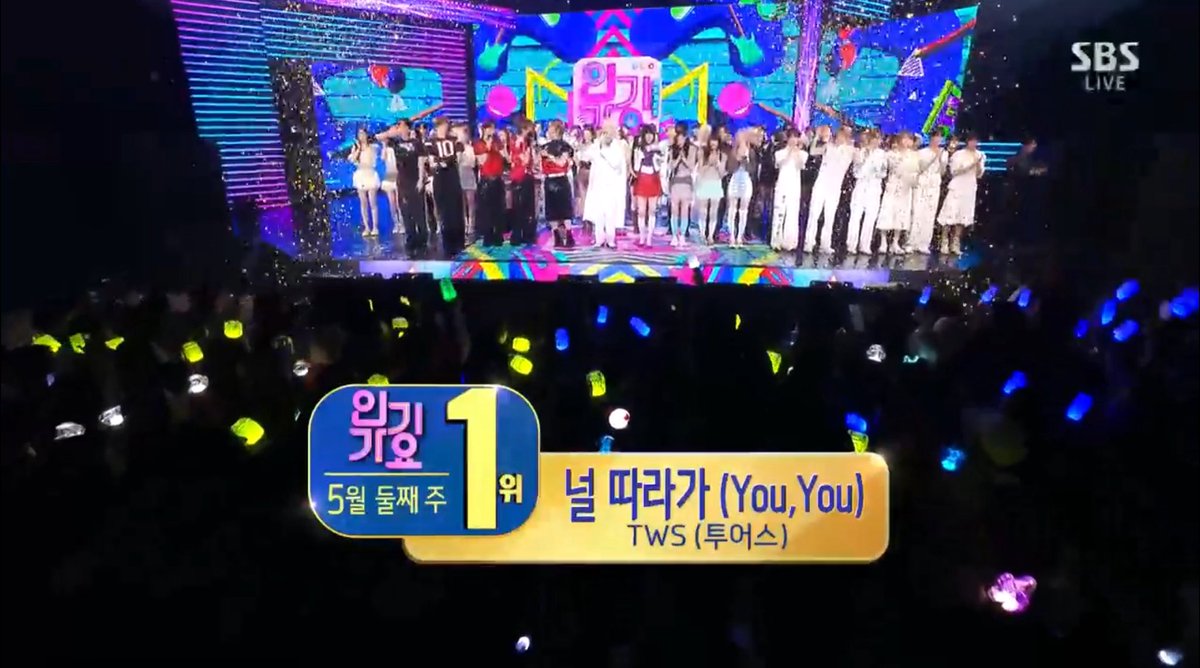 Live Show Updates tweet media