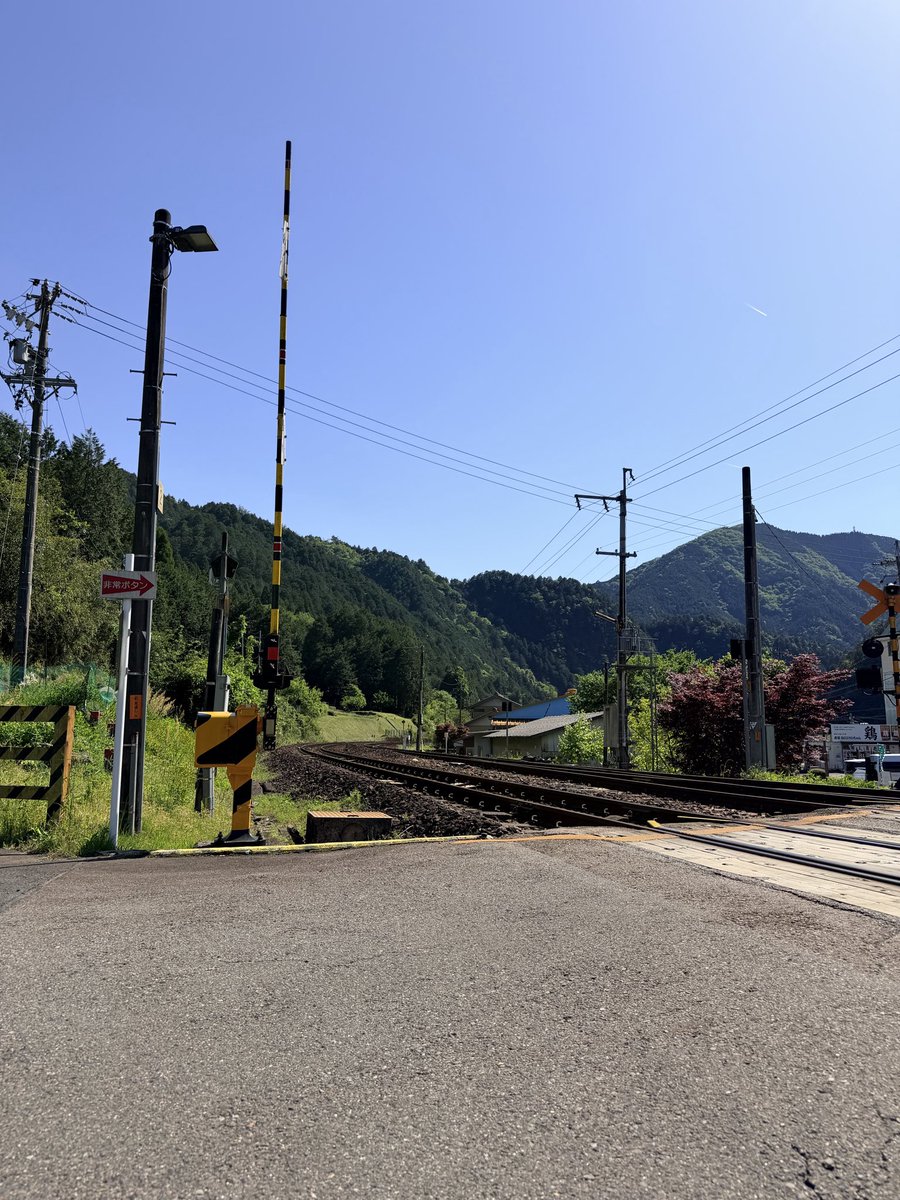 samechoko1341's tweet photo. これは休憩途中の道の駅にあった線路！ https://t.co/FcTCJal0NJ