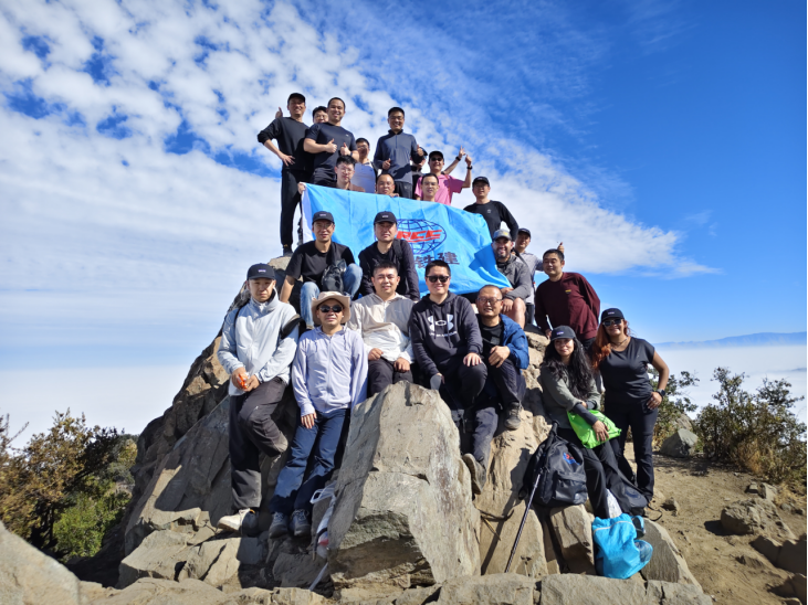 CRCC_INTL's tweet photo. CRCCI held the "One Heart, One Journey" hiking activity at Cerro Carbón, Santiago, Chile. Chinese and foreign employees hiked together, encouraged each other, enjoyed natural scenery and relieved work pressure, fully demonstrating a united and uplifting spirit. https://t.co/26CpyLrgYh