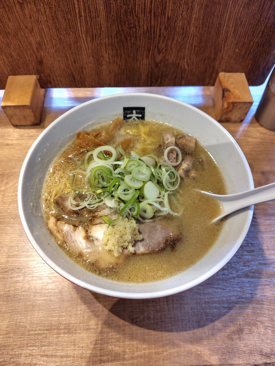 豚増しキング たか tweet media