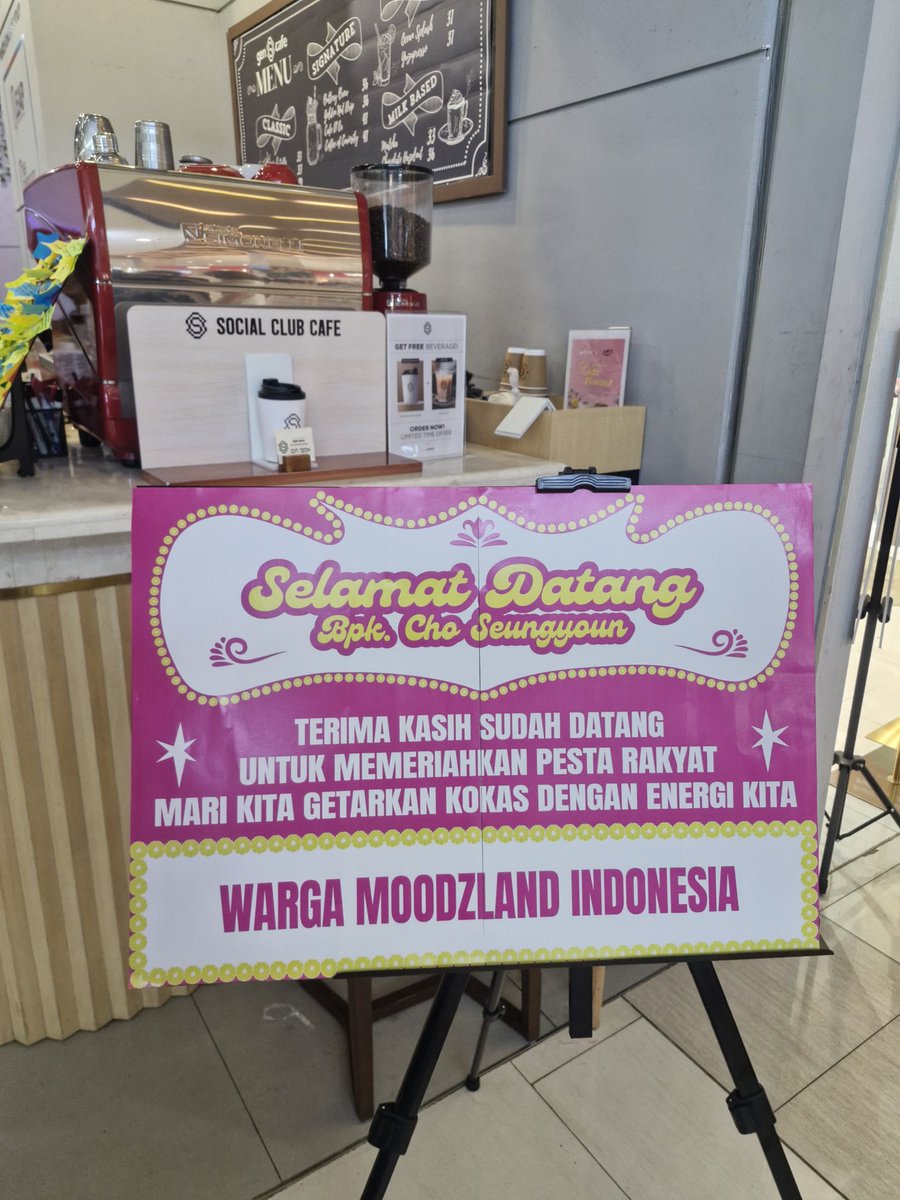 windcrowtter's tweet photo. Menghadiri hajatan warga kemarin sore @summer5project https://t.co/ZScV22gKQx