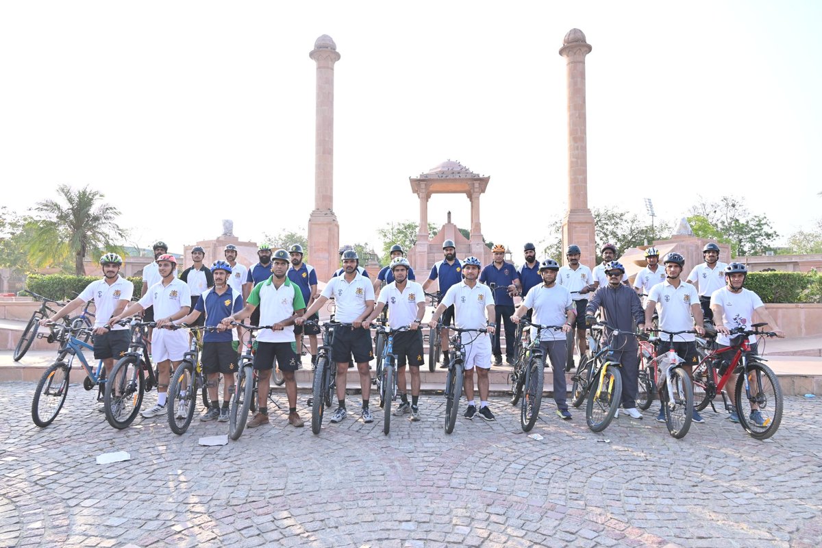 SWComd_IA's tweet photo. 🚴‍♂️ Under the aegis of #SaptaShaktiCommand, Tanot Brigade proudly organised Sunday On Wheels – Fit India Campaign Ride for all personnel and families of Jaipur Military Station.

Over 200 cycling enthusiasts were flagged off from Vijay Dwar symbolising health and wellness through regular physical activities. 

The event echoed the spirit of patriotism and national unity, inspiring the youth to carry forward the ethos of service and dedication towards the nation.

#IndianArmy
#SaptaShaktiCommand
#TanotBrigade 
#OperationSindoor 
#SundayOnWheels
#FitIndia 
#KheloIndia 
#HarKaamDeshKeNaam 
#SportsAuthorityOfIndia

@adgpi
@PRODefRjsthn
@prodefencechan1 
@Media_SAI 
@FitIndiaOff 
@IndiaSports