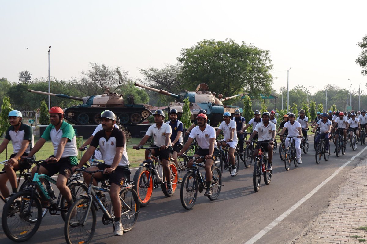 SWComd_IA's tweet photo. 🚴‍♂️ Under the aegis of #SaptaShaktiCommand, Tanot Brigade proudly organised Sunday On Wheels – Fit India Campaign Ride for all personnel and families of Jaipur Military Station.

Over 200 cycling enthusiasts were flagged off from Vijay Dwar symbolising health and wellness through regular physical activities. 

The event echoed the spirit of patriotism and national unity, inspiring the youth to carry forward the ethos of service and dedication towards the nation.

#IndianArmy
#SaptaShaktiCommand
#TanotBrigade 
#OperationSindoor 
#SundayOnWheels
#FitIndia 
#KheloIndia 
#HarKaamDeshKeNaam 
#SportsAuthorityOfIndia

@adgpi
@PRODefRjsthn
@prodefencechan1 
@Media_SAI 
@FitIndiaOff 
@IndiaSports