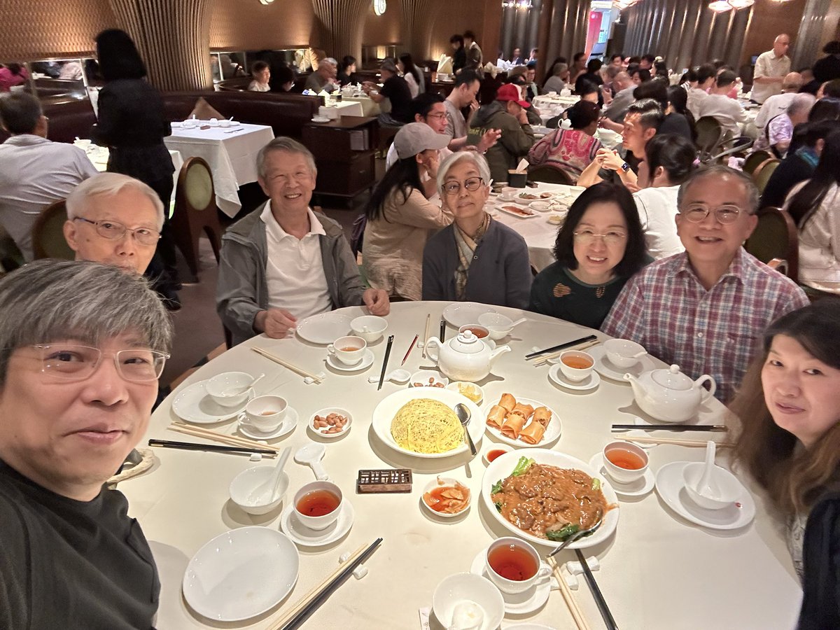 dcyfyuen's tweet photo. Enjoy a wonderful gathering with the retired principals after Sunday Mass! Wishing you a very Happy Mother’s Day! 🌹❤️🥰 https://t.co/SM69qHRo6t