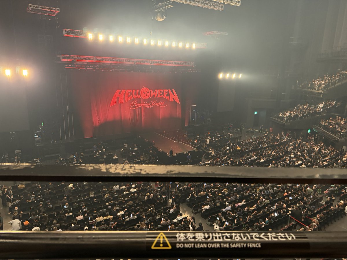 chilli777's tweet photo. やった！座ったまま観戦できるー
#膝に矢
#HELLOWEEN https://t.co/t189xjz9IL