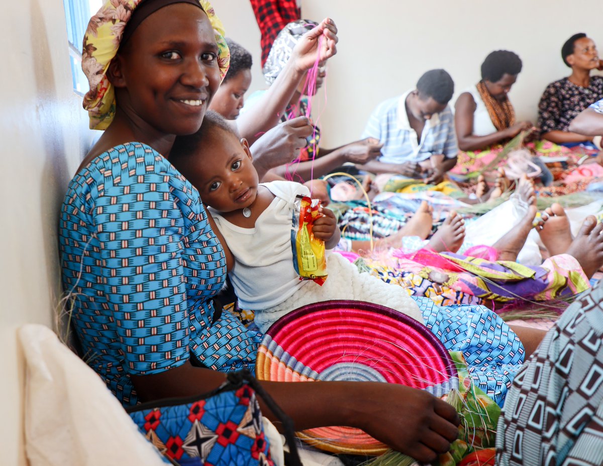 RefugeesRwanda's tweet photo. Lea, a refugee in Mahama camp, weaves baskets to earn an income and provide for her daughter &amp; family.

On this #MothersDay, we celebrate the strength of refugee mothers who work hard every day to care for and support their families. https://t.co/TbmaPqsiCd