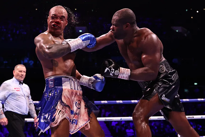 DanRafael1's tweet photo. . @DynamiteDubois stops Wardley in rd 11 of fight of year contender to win WBO heavyweight title in dramatic battle; Chelli stops Morrell in major upset; heavyweight Jalolov lumbers to TKO. Read my story & sign up for my #boxing newsletter: https://t.co/osQ1VgpSxE #WardleyDubois @FrankWarren @Queensberry @DAZNBoxing @DaznSegev