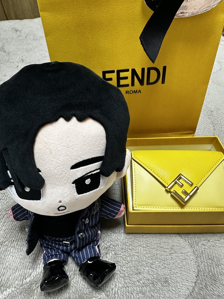 財布をずっと探してて銀座のFENDI入ったら可愛い財布に出会えて夫に