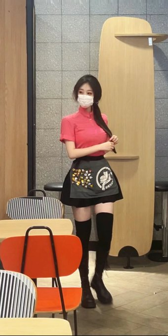 介绍一下我的同事小姐姐们
#麦当劳小粉 #绝对领域 #麦当劳小姐姐 https://t.co/tagUO66JmX