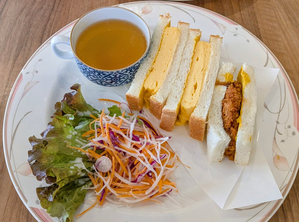 kudouk423's tweet photo. ＃高田志麻 さん
@ストロベリーフィールド
SHIMA CAFE
ボリューミーなサンドウィッチプレート提供に迫力ある歌声のライブ 見事な二刀流に感動しました👍️

母の日にお母様の大好きな♪春夏秋月を披露　気持ちがこもっていて素晴らしかった〜
♪home from homeの曲調懐かしさ感じれて大好きな一曲です https://t.co/GhgnGI7Fe6