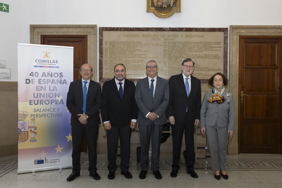 UCOMILLAS's tweet photo. Mariano Rajoy, protagonista en Comillas en una jornada sobre los 40 años de España en la UE 🇪🇺.

Europa como proyecto común, retos globales y mirada internacional, claves del debate.

👉 https://t.co/7xkUY1G6UD https://t.co/qkX7yx8fFe