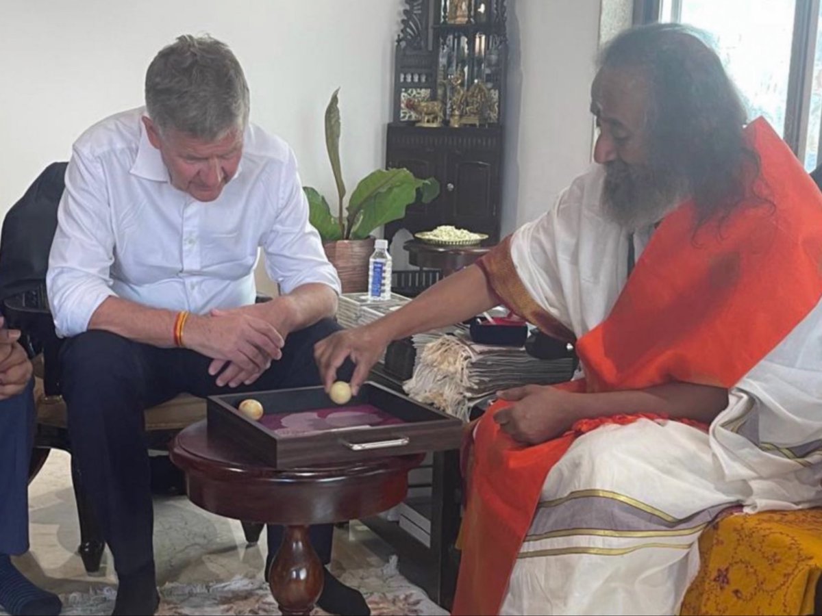 ErikSolheim's tweet photo. Norwegians pay tribute to Gurudev Sri Sri Ravi Shankar.

I was honored to speak at the Norwegian celebration of the 70 years birthday of Sri Sri Ravi Shankar and 45 years of The Art of Living Foundation.

I came to know Sri Sri when we both were engaged supporting peace in Sri Lanka. Later we have cooperated in Myanmar and other peace processes. I have visited him at the ashram and attended many of his global events. Sri Sri has tens of millions of followers in all corners of the world.

Sri Sri is a man of peace, honor, wisdom and huge knowledge. He underlines the link between peace in your mind, peace in community and peace in the world.

Deeply anchored in the heritage of Hindu Dharma, Sri Sri brings Indian perspectives on life to the world.

His position in India 🇮🇳 is best illustrated with the fact that today Prime Minister Narendra Modi traveled to Sri Sris ashram in Bengaluru to show his respect. It was Modi coming to Gurudev, not the opposite way around. Such a wonderful gesture!