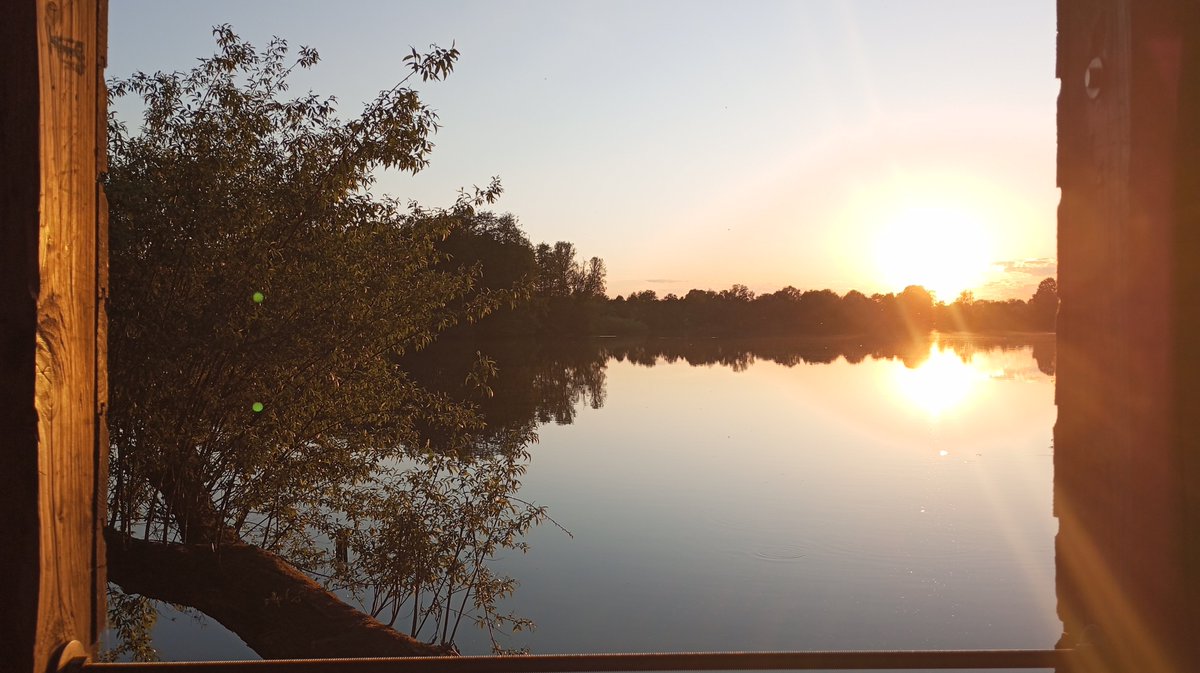 elypyt's tweet photo. Ieri avevo bisogno di un tramonto che portasse via con se anche la stanchezza e i pensieri. Credo di aver scelto bene 🙂 https://t.co/v2J1XHqr0U